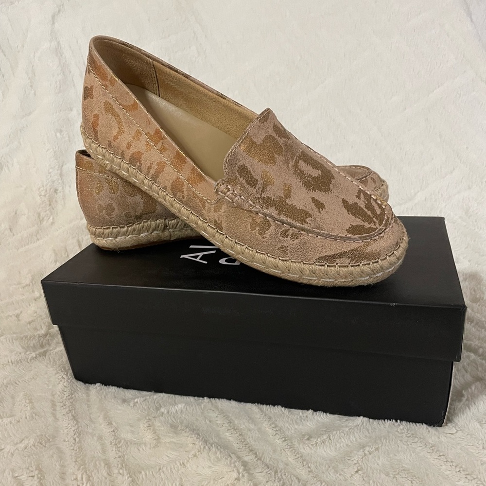 NIB Naturalizer Alexa Leopard Shoe